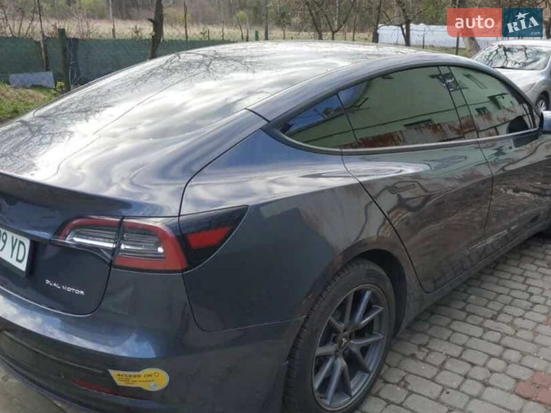 Седан Tesla Model 3 2022 в Львове