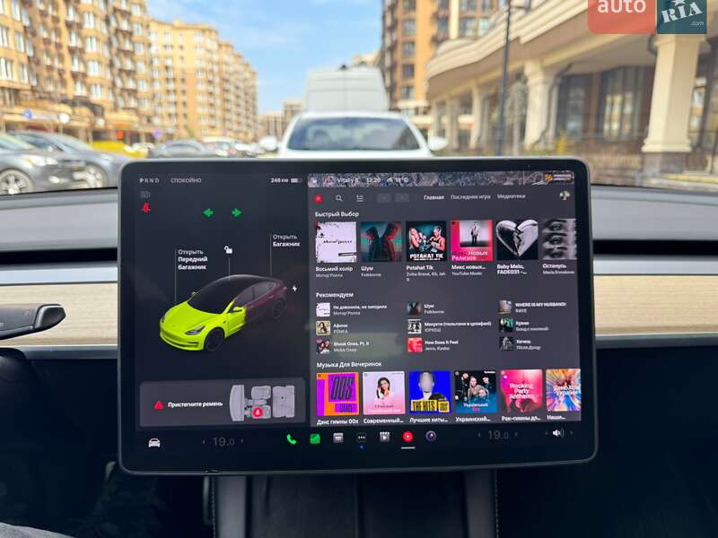 Седан Tesla Model 3 2022 в Києві