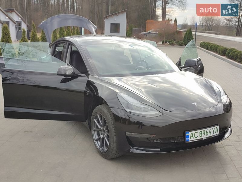 Седан Tesla Model 3 2021 в Луцьку
