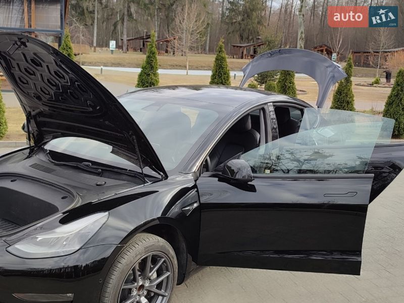 Седан Tesla Model 3 2021 в Луцьку