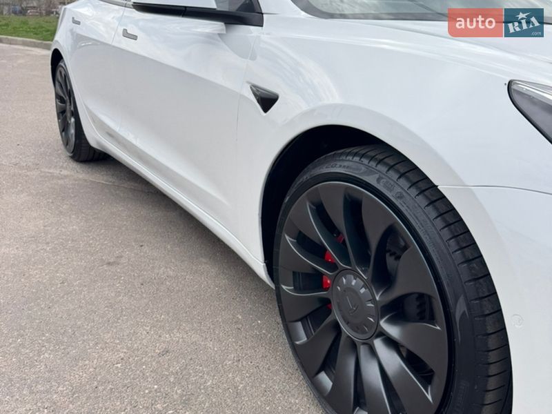 Седан Tesla Model 3 2022 в Києві