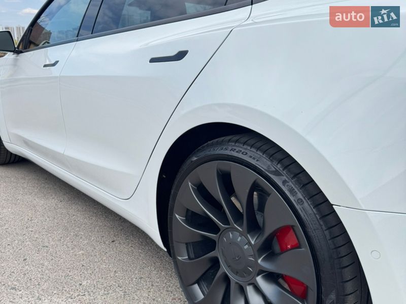 Седан Tesla Model 3 2022 в Києві