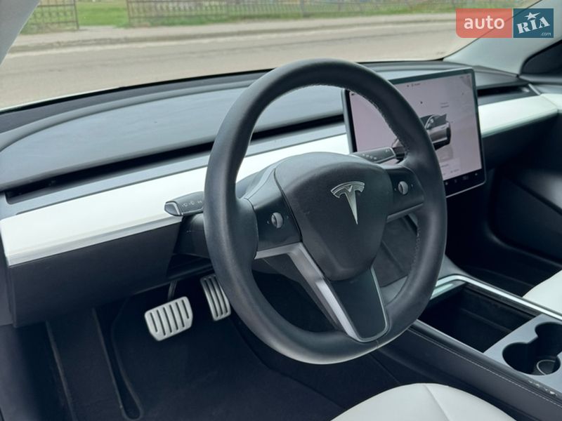 Седан Tesla Model 3 2022 в Києві
