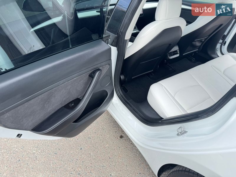 Седан Tesla Model 3 2022 в Києві