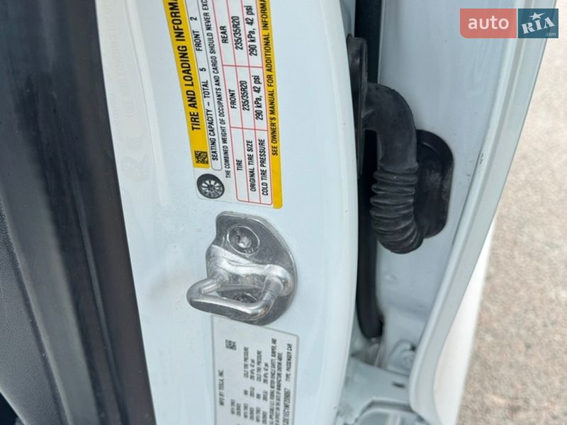Седан Tesla Model 3 2022 в Києві