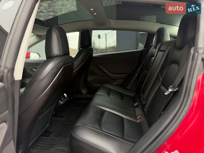 Седан Tesla Model 3 2018 в Львові