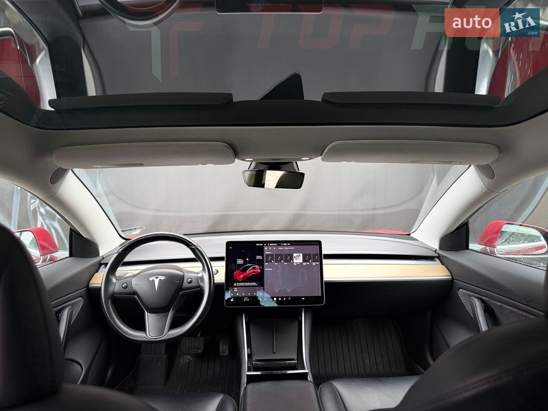 Седан Tesla Model 3 2018 в Львові