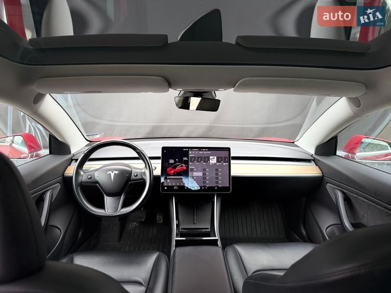 Седан Tesla Model 3 2018 в Львові
