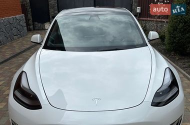 Седан Tesla Model 3 2022 в Богуславі