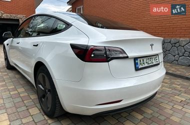 Седан Tesla Model 3 2022 в Богуславі