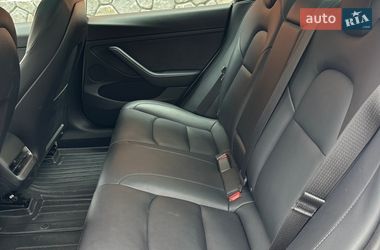 Седан Tesla Model 3 2022 в Богуславі