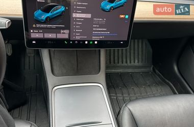 Седан Tesla Model 3 2022 в Богуславі