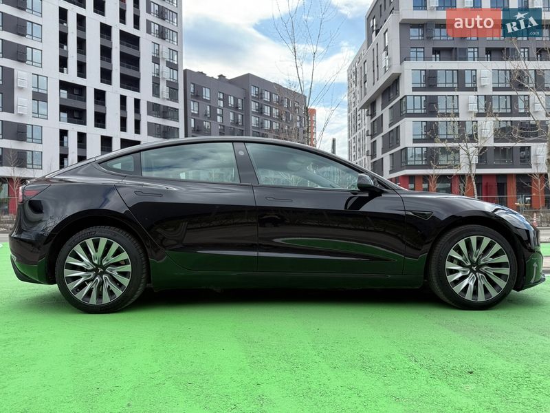 Седан Tesla Model 3 2024 в Києві
