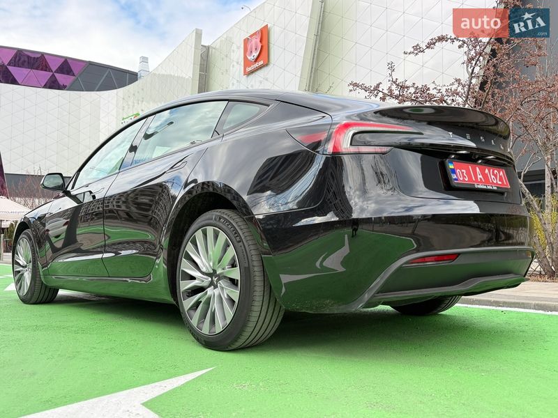 Седан Tesla Model 3 2024 в Києві
