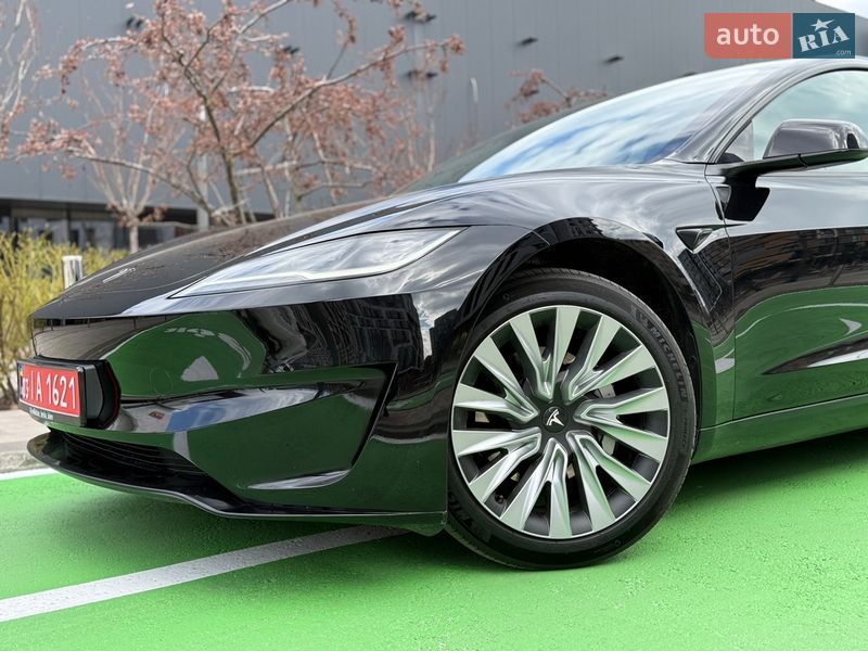 Седан Tesla Model 3 2024 в Києві