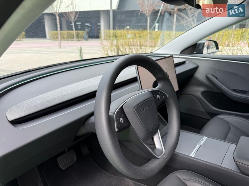 Седан Tesla Model 3 2024 в Києві