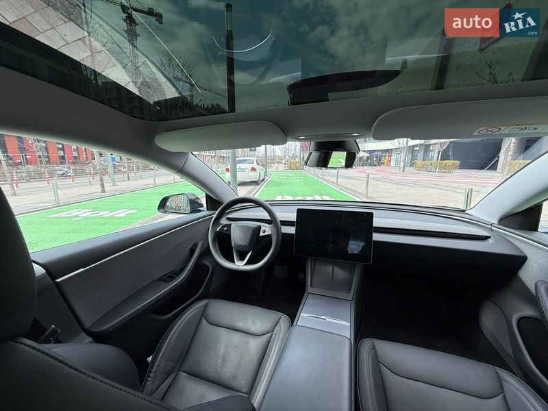 Седан Tesla Model 3 2024 в Києві