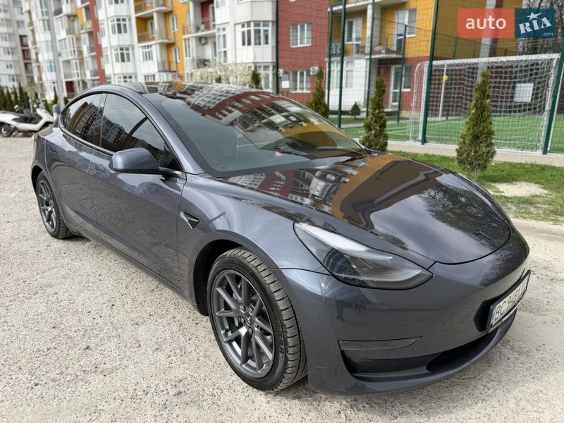 Седан Tesla Model 3 2023 в Львове