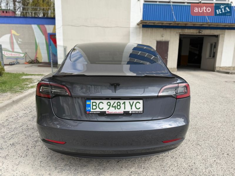 Седан Tesla Model 3 2023 в Львове