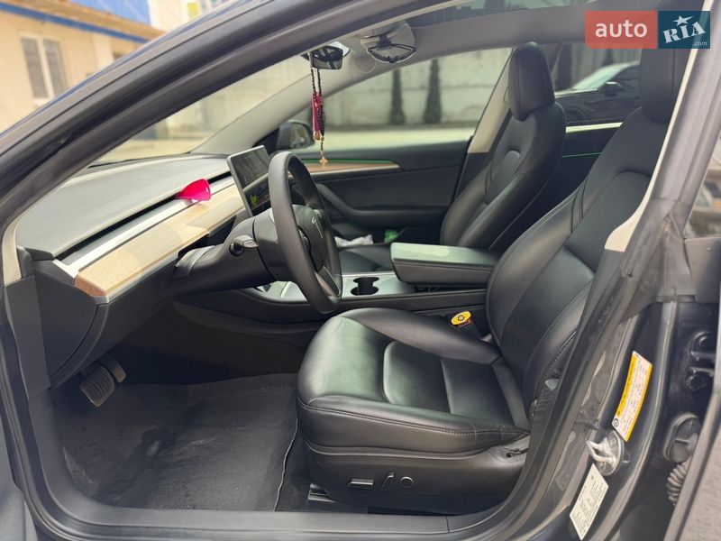Седан Tesla Model 3 2023 в Львове