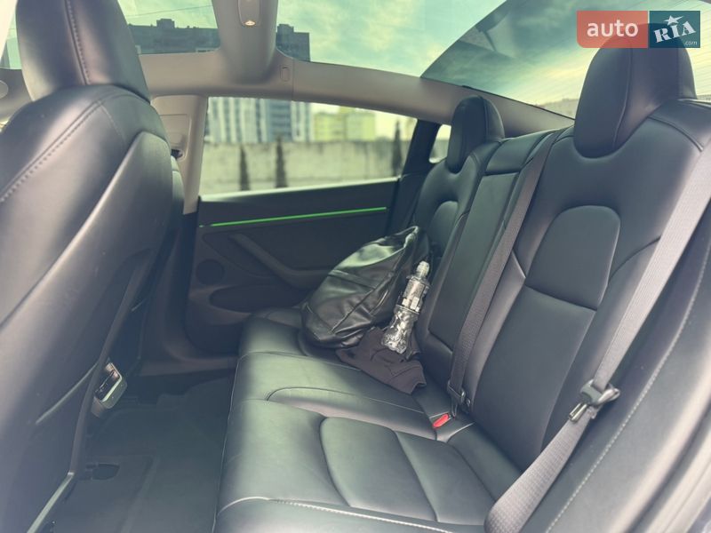 Седан Tesla Model 3 2023 в Львове