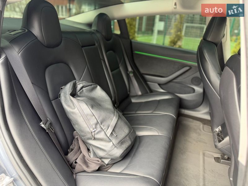 Седан Tesla Model 3 2023 в Львове