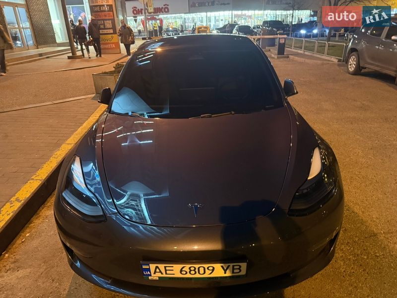 Седан Tesla Model 3 2023 в Днепре