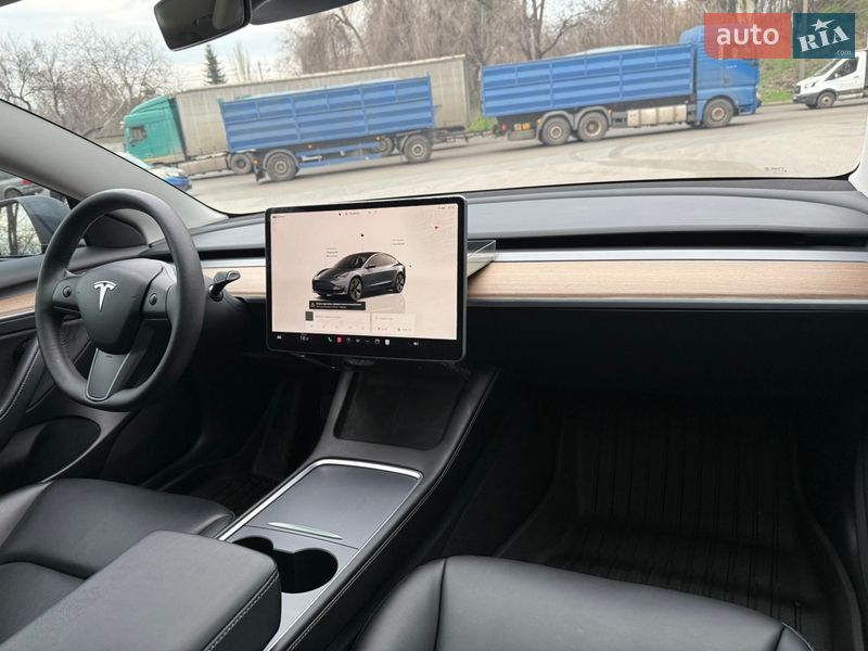 Седан Tesla Model 3 2023 в Днепре