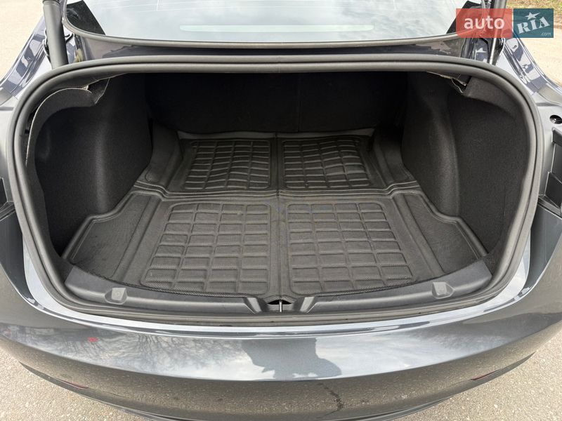 Седан Tesla Model 3 2023 в Днепре