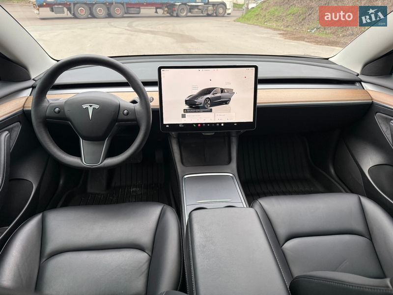 Седан Tesla Model 3 2023 в Днепре