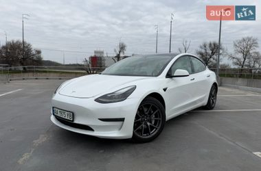 Седан Tesla Model 3 2021 в Киеве