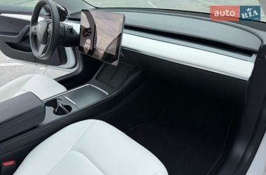 Седан Tesla Model 3 2021 в Киеве