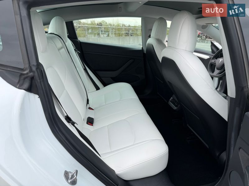 Седан Tesla Model 3 2021 в Киеве