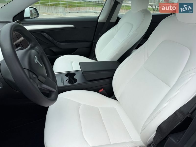 Седан Tesla Model 3 2021 в Киеве