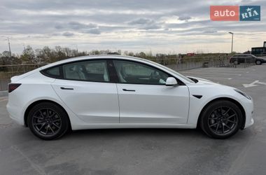 Седан Tesla Model 3 2021 в Киеве
