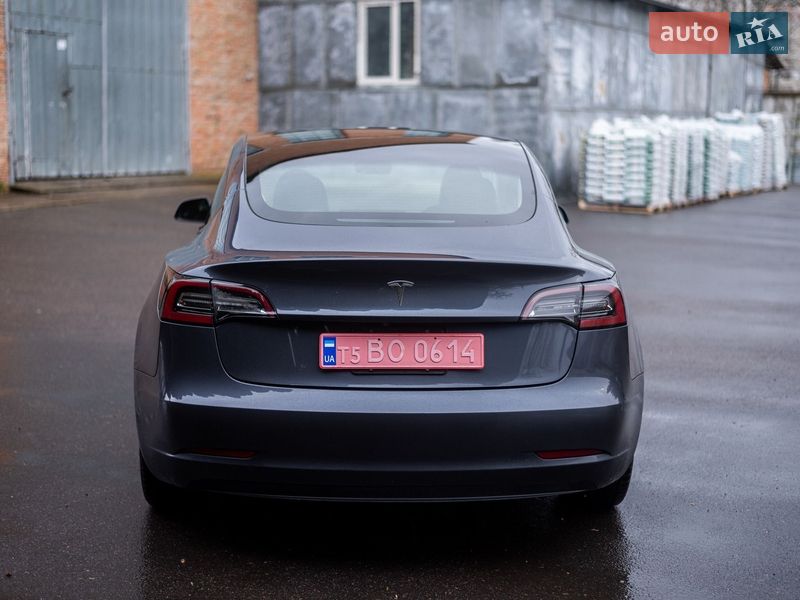Седан Tesla Model 3 2023 в Києві