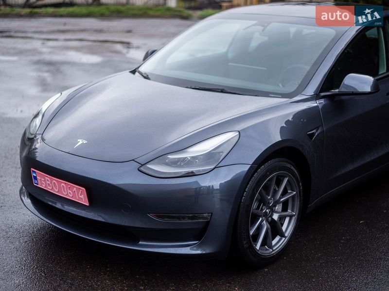 Седан Tesla Model 3 2023 в Києві