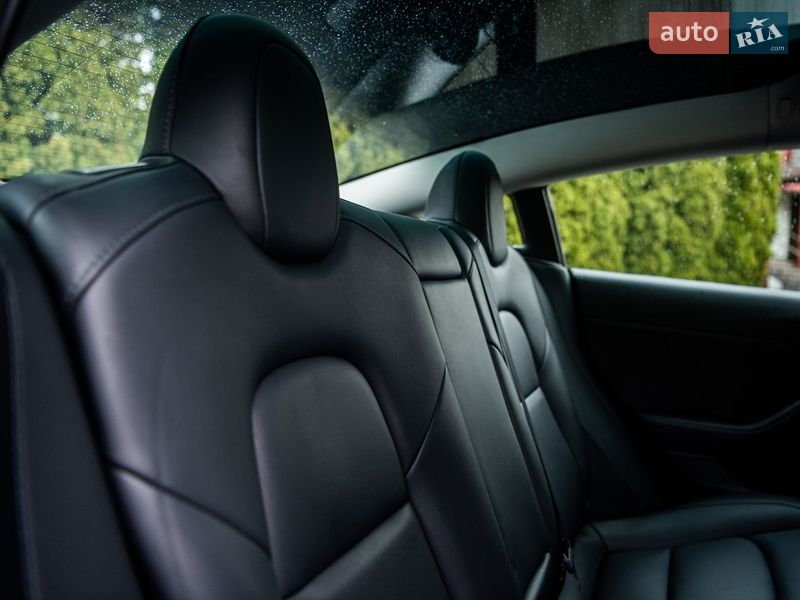 Седан Tesla Model 3 2023 в Києві