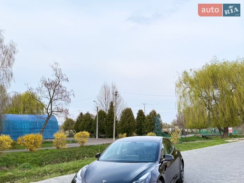 Седан Tesla Model 3 2021 в Здолбунове