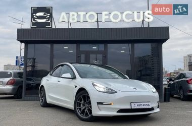 Седан Tesla Model 3 2020 в Києві