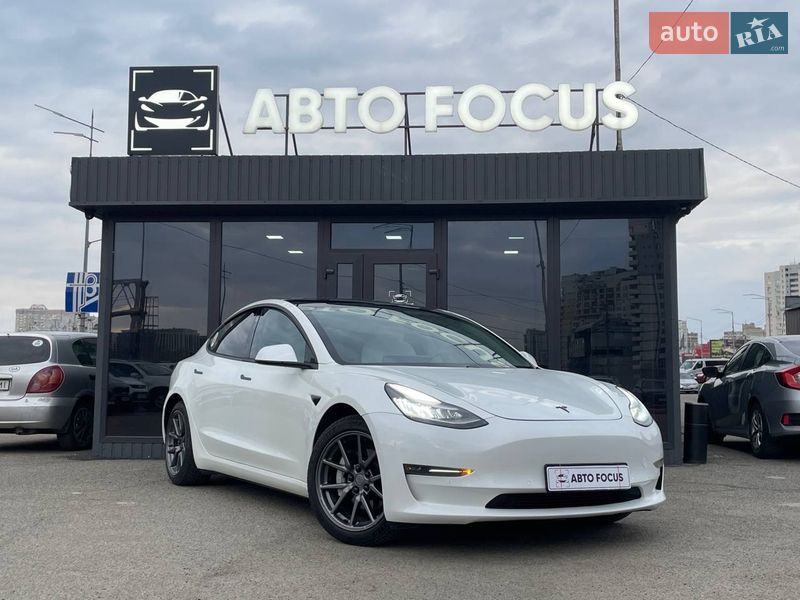 Tesla Model 3 2020