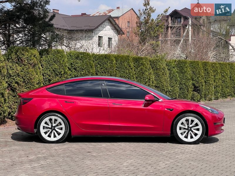 Седан Tesla Model 3 2022 в Львові