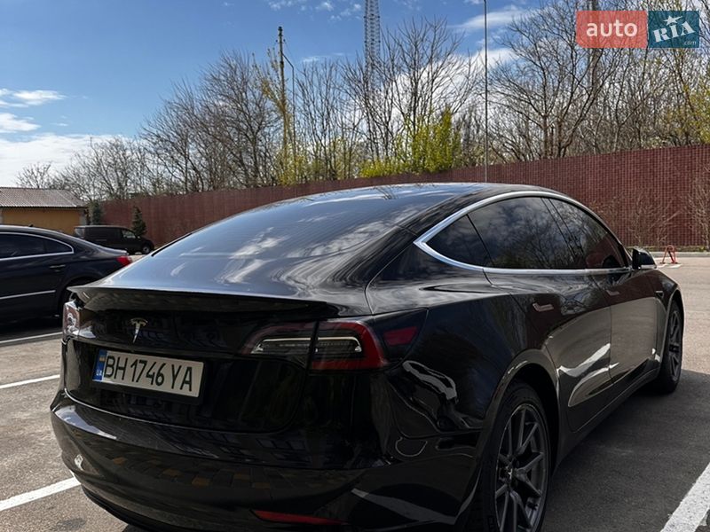 Седан Tesla Model 3 2018 в Одесі