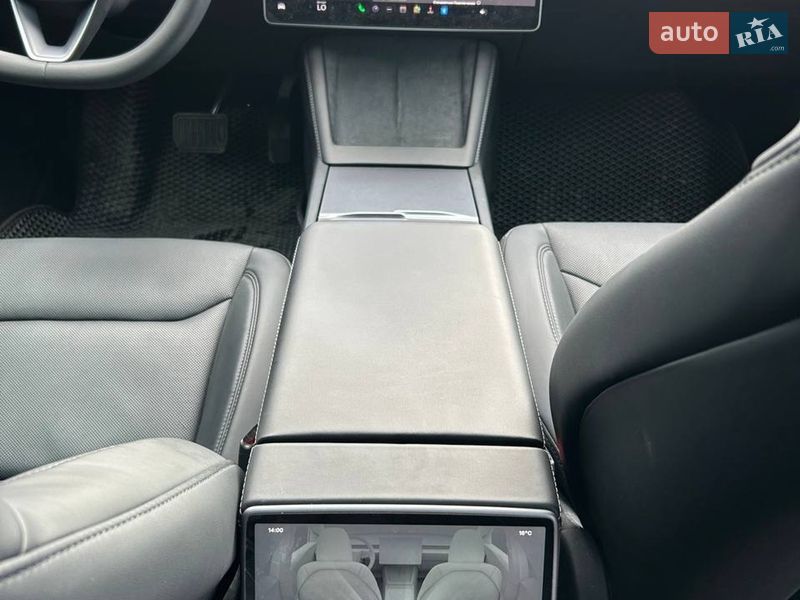 Седан Tesla Model 3 2024 в Полтаве