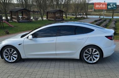 Седан Tesla Model 3 2020 в Львове