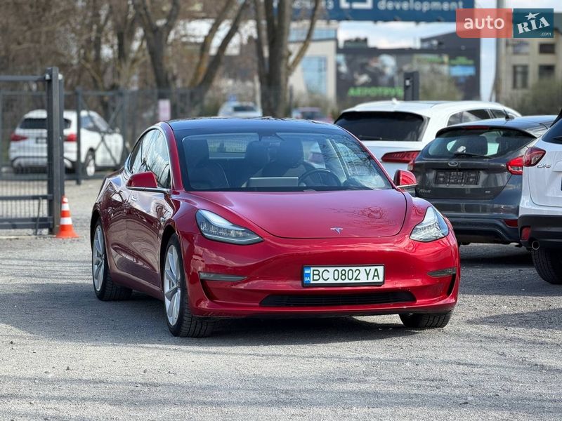 Седан Tesla Model 3 2018 в Львове