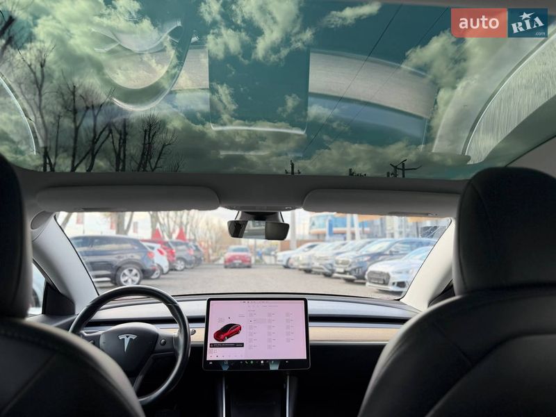 Седан Tesla Model 3 2018 в Львове