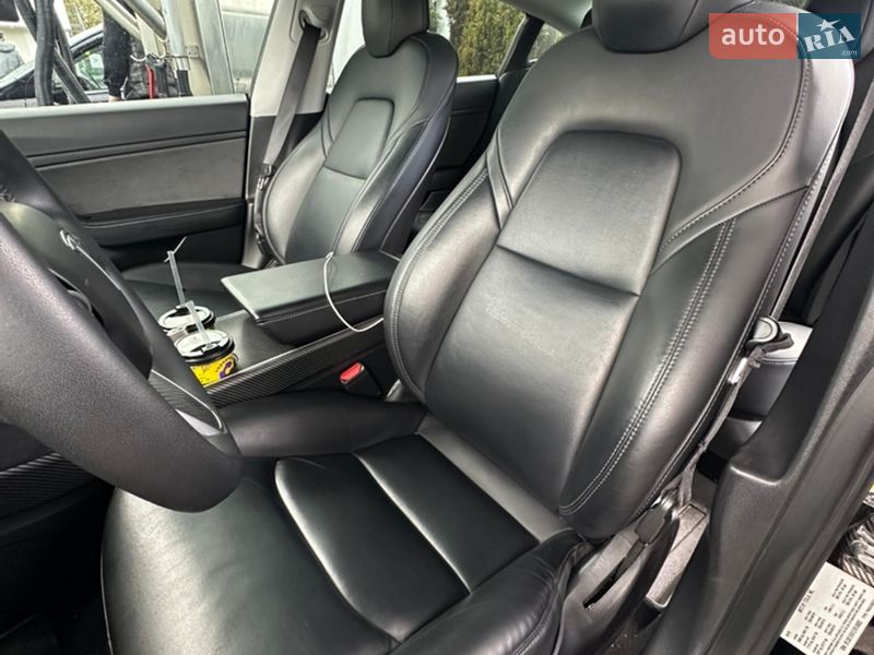 Седан Tesla Model 3 2019 в Луцьку