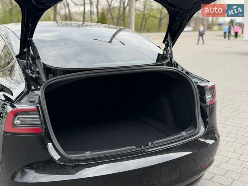Седан Tesla Model 3 2020 в Ивано-Франковске