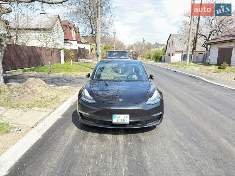 Седан Tesla Model 3 2018 в Обухові